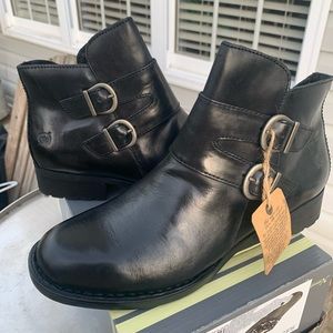 NWT BORNS BOOTS